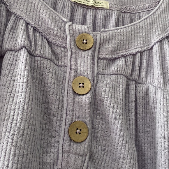 Free People We The Free Boho Feminine Must Have Henely in Lilac Cloud Size Small - Picture 4 of 6